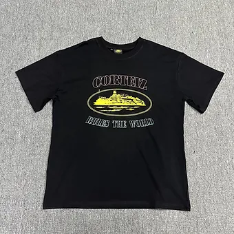 120cfd_7f799a457fc14fd0bd9f86b420d84ca2~mv2 Corteiz Tshirt Full Logo Black and Yellow