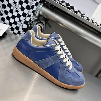 3b731d_44b7f47f04ed4b64a963a78be5fc16ef~mv2 Maison Margiela Gats Blue Navy