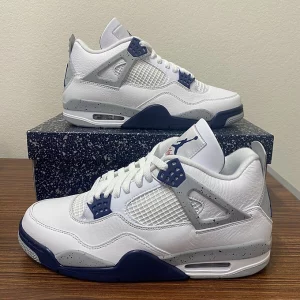 Air Jordan 4 Midnight Navy