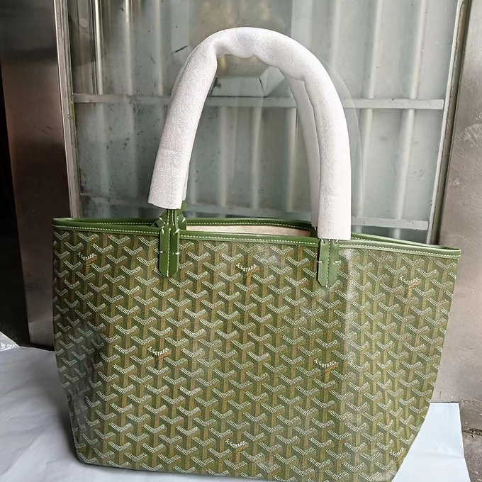 3b731d_b551f9730e84463098baee36d3bf2ba4~mv2 Goyard Women Bag Olive