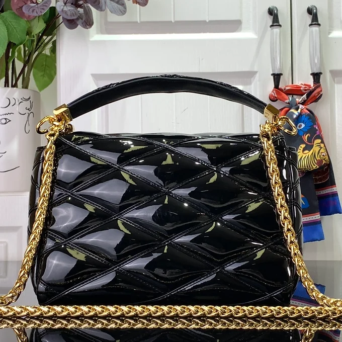 LV Go-14 Twist MM M25046 Black