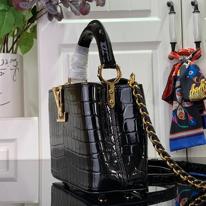 5c0623_25c5c09e7546431f936eafe37f2bad2e~mv2 LV Handbag black