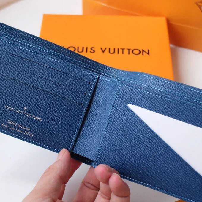 5c0623_29658f8b518944898462008b40c971d3~mv2 LV Wallet babyblue