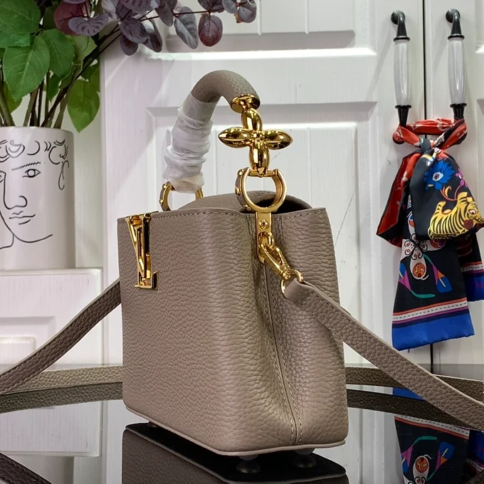 LV Go-14 Twist MM M25046 Beige Brown