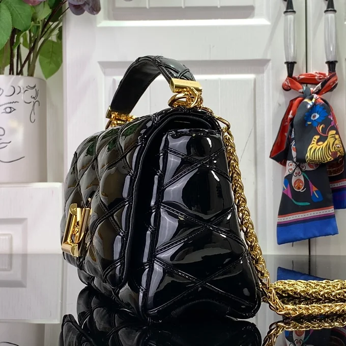LV Go-14 Twist MM M25046 Black