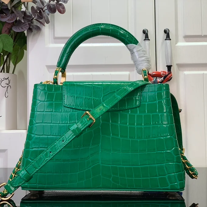 5c0623_747e1c1cc04943b2b0daf55806a7eae6~mv2 LV Handbag Green Leather