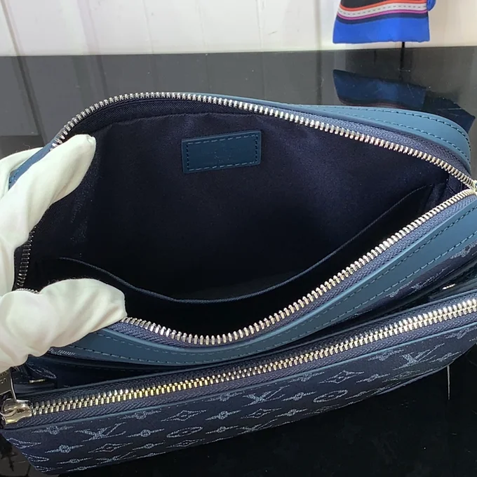 5c0623_8a8710db03944e149332030ec6b60d91~mv2 LV Shoulder bag blue men