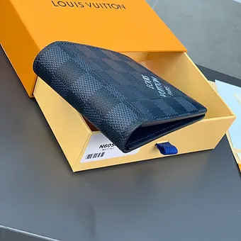 5c0623_8ac7d82e73144f5d81cd021fd1627ee1~mv2 Wallet classic