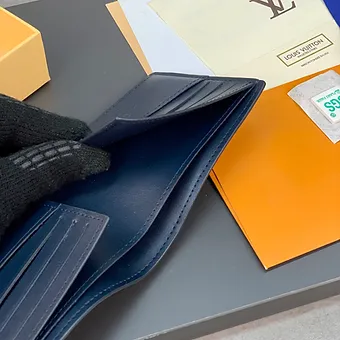 5c0623_a27800ad2b8549cfaed0c008e5c32e5a~mv2 Wallet classic