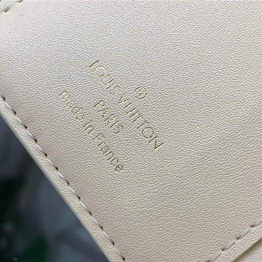 5c0623_a479de1a532a4f349c53644987c582d4~mv2 LV Wallet women wallet