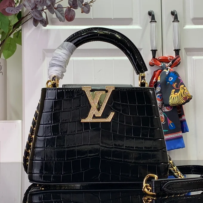 5c0623_a85b3469f22f4674bdf97deed450388d~mv2 LV Handbag black
