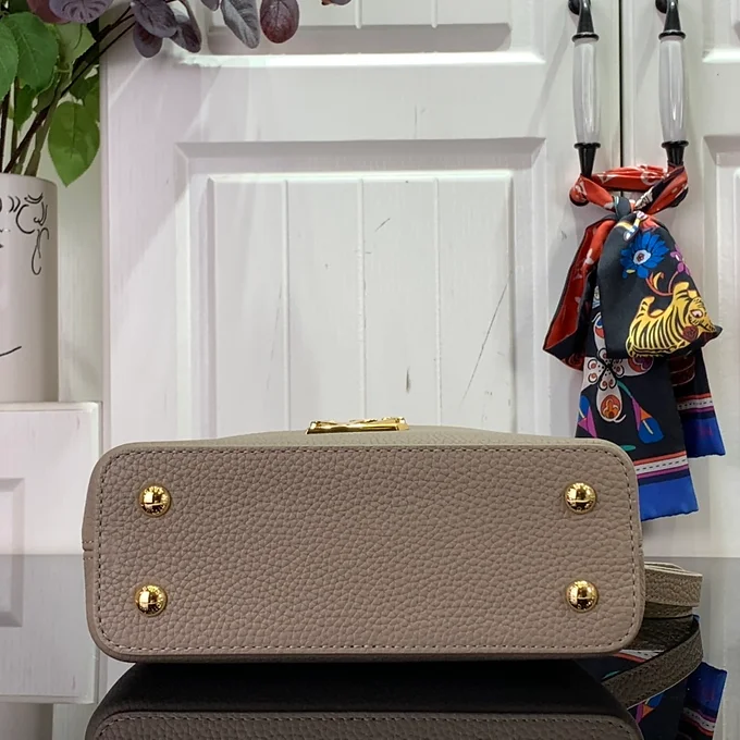 LV Go-14 Twist MM M25046 Beige Brown