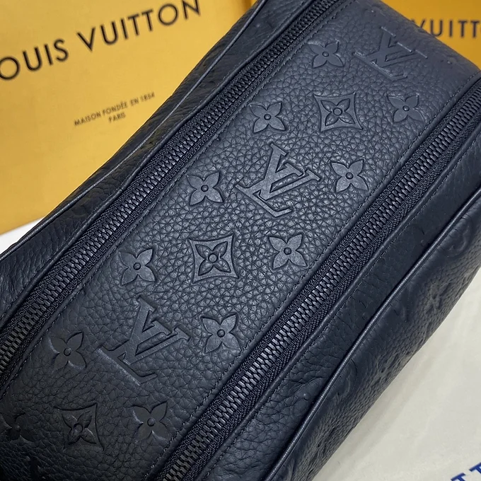 LV DOPP KITLV DOPP KIT