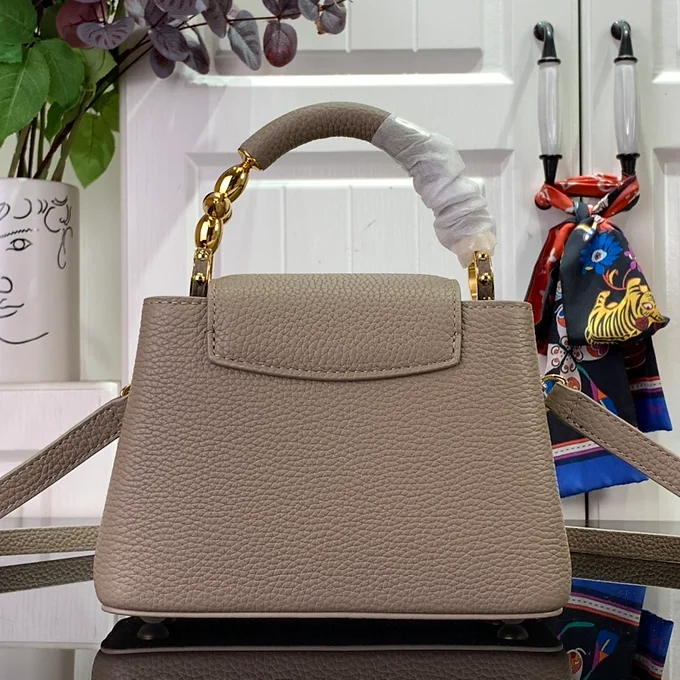 LV Go-14 Twist MM M25046 Beige Brown