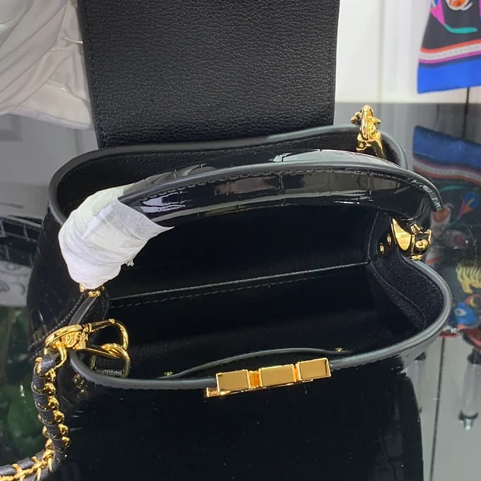 5c0623_e91ee340581c4968b24e7a000835b891~mv2 LV Handbag black