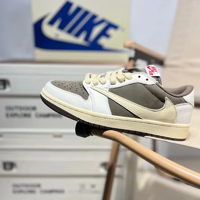 cad729_57da3c97baf9440e8d3b89a5b902dca5~mv2 Air Jordan 1 Low Travis Scott Reverse Mocha