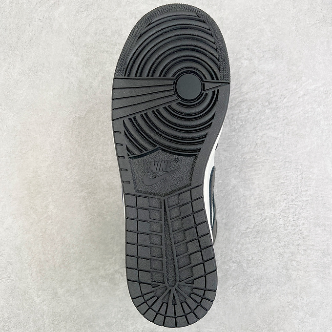 Air jordan 1 black and white