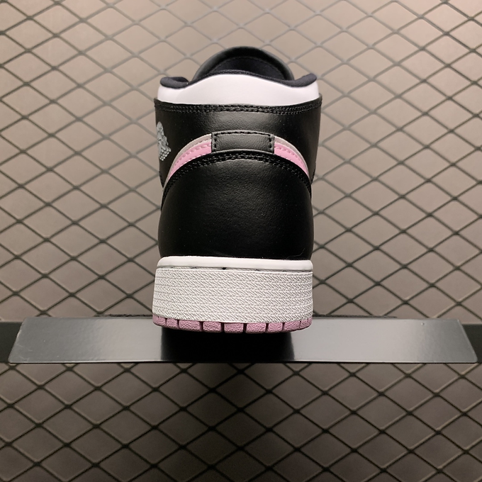 d39d3d_58ce87d4e4454f5b9a400abfa70a6aff~mv2 Jordan 1 arctic pink