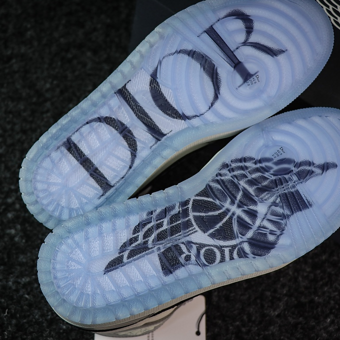 d39d3d_79f30c7481a840e8a32c0ce55a26e588~mv2 Jordan 1 x Dior