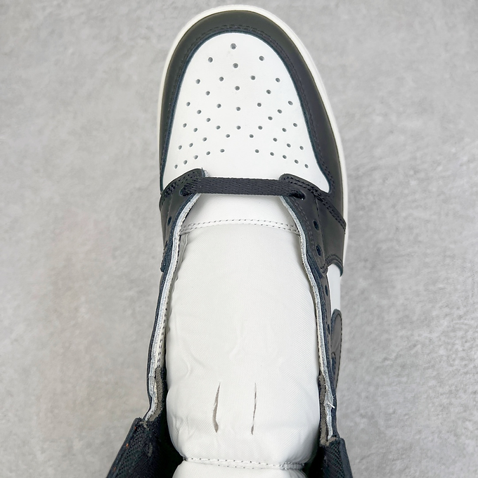 Air jordan 1 black and white