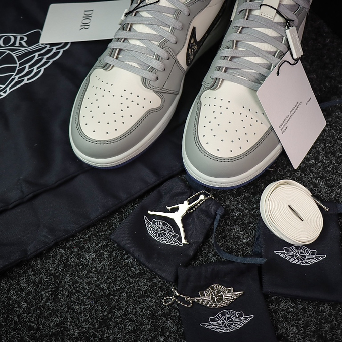 d39d3d_a14227d7121a4daa8c517b255db75730~mv2 Jordan 1 x Dior
