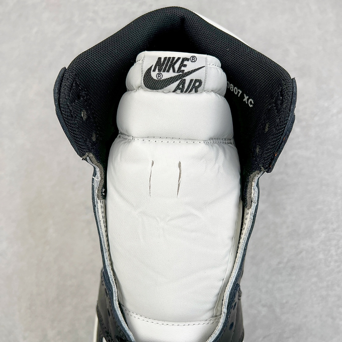 Air jordan 1 black and white