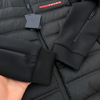 3b731d_1c70d482a74a4b0891f7be5d96e0ba2e~mv2 Prada Zip Vest Black