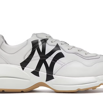 3b731d_8fed85af22a34eeabc8830f0665a18ad~mv2 Gucci Rhyton NY Yankees