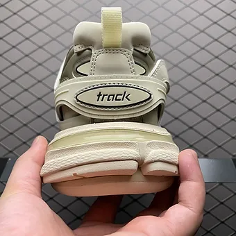 5c0623_50be8e3ff2c44cceb7f01231b025b1bf~mv2 Balenciaga Tracks beige