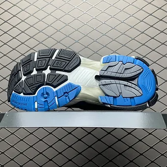 5c0623_5b40b84b7343497c845dd8cfebb4f1eb~mv2 Balenciaga Runners Blue Stripped