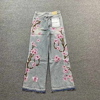 5c0623_7102bb026ba1457f87a194b6b3d35ef4~mv2 Purple jeans bright summer