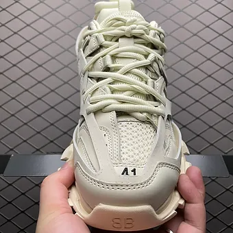 5c0623_d6114101570c4aa79d98b79ba0903b36~mv2 Balenciaga Tracks beige