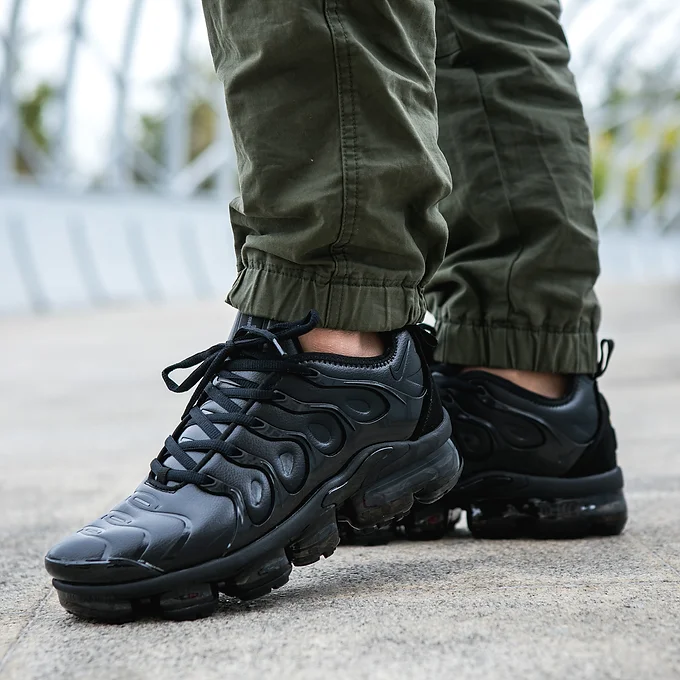 5c0623_e44f51957389459983df80a730f32373~mv2 Nike Tns Black