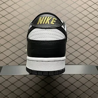 Supreme x Nike SB Dunk Low Black Stars
