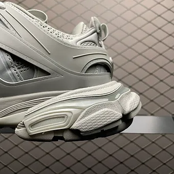 cad729_4f23a3e9d52b4bec8f3f25708cbe0887~mv2 BALENCIAGA TRACKS GRAY