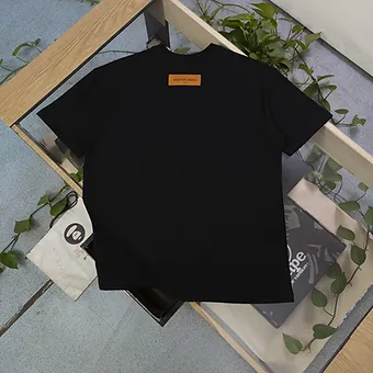 cad729_5cd5ba6d56a443a489fdffe93a0794e3~mv2 Lv White / Black Tshirt