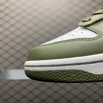 Nike Dunk Low olive green