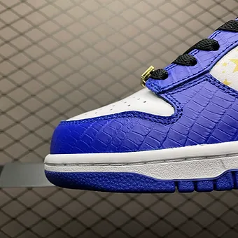 Supreme x Nike SB Dunk Low Hyper Royal