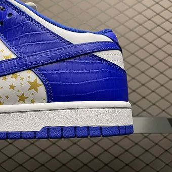 Supreme x Nike SB Dunk Low Hyper Royal