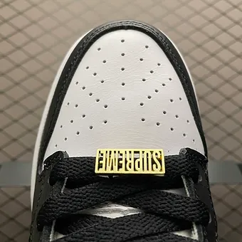 Supreme x Nike SB Dunk Low Black Stars