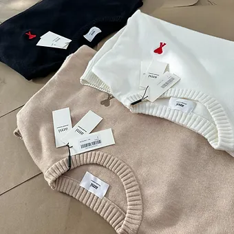 cad729_c83545c9385d4c5787532e96b8c98346~mv2 AMI de Paris soft sweater 3 colors