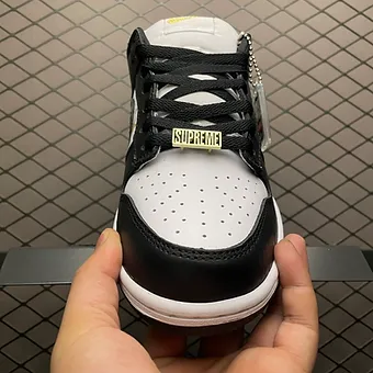 Supreme x Nike SB Dunk Low Black Stars