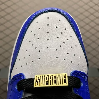 Supreme x Nike SB Dunk Low Hyper Royal
