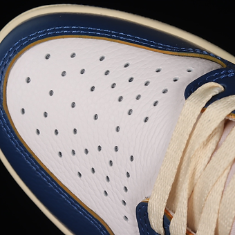 d39d3d_08b43c4bc60c4270ab02f98292d40d29~mv2 UN stitching black and blue toe