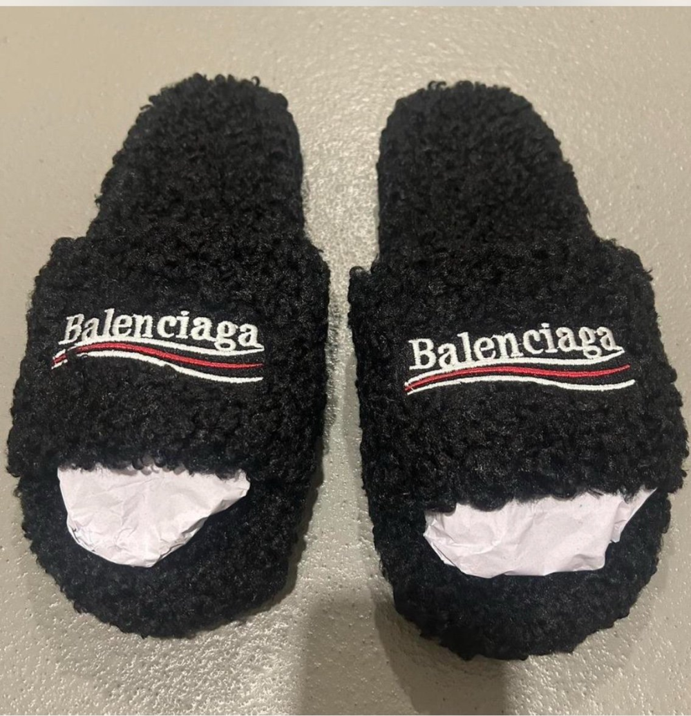 m97758966259_1 Balenciaga Furry Slides Black